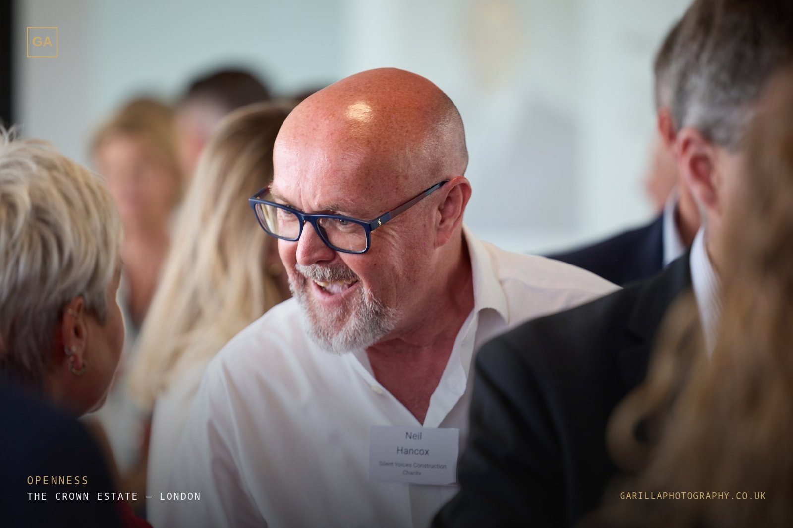 Laughter between guests in the middle of the crowd